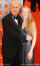 幻灯图集：英国奥斯卡红毯 温丝莱特艳压群芳