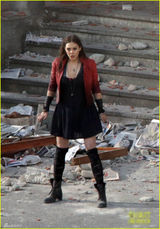 组图：《复联2》片场红女巫火辣 鹰眼制服有变