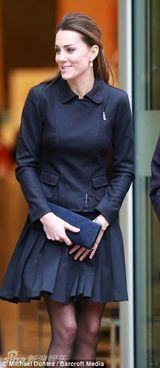 组图：凯特王妃慈善活动险走光 演绎玛丽莲时刻