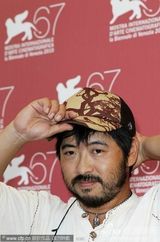 高清图：《极限迷宫》发布会 导演清水崇变蜘蛛人