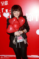 幻灯图：卫兰出席活动可爱调皮 自曝四年没拍拖 