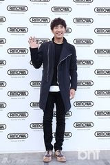 组图：张赫郑糠云等帅气出席新店开业活动