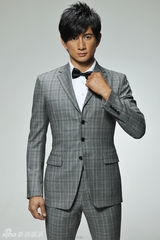 高清图：吴奇隆型男戴领结 打造另类黑色幽默