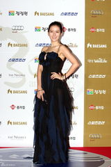 高清组图：青龙奖红毯女星争艳 河智苑孙艺珍成焦点