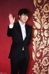 高清组图：李敏镐朴有天等助阵SBS演技大赏