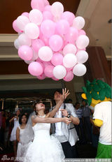 幻灯图：北京富二代举办奢华订婚仪式 礼金近9千万