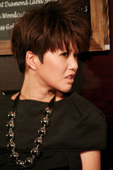 组图：谭维维《悦己》拍摄美妆时尚大片