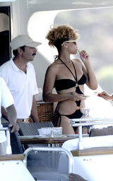 幻灯图集：蕾哈娜和新男友南加州惬意度假