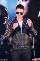 组图：古惑仔将登红馆开唱 陈小春感慨落泪