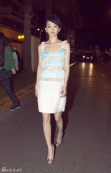 组图：《画皮2》空降戛纳 周迅带病亮相