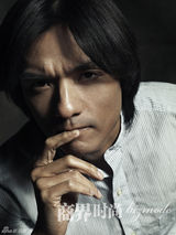 组图：冯德伦登杂志封面 尽显睿智优雅气质