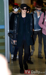 组图：SJ与INFINITE等结束雅加达公演亮相机场