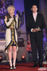 组图：昆凌支持周杰伦参加益智节目 称他很聪明