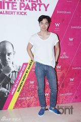 组图：SHINee泰民等出席某牛仔品牌秀