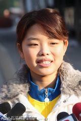 组图：莫小贝参加北影初试 笑容轻松小秀“星味”