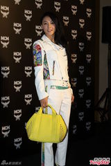 组图：张柏芝陈冠希同现上海 疑为避嫌拒采访