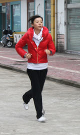 幻灯图集：张静初演绎“野蛮”秋香 横店猛训变打女