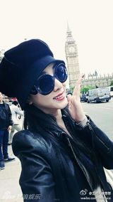 组图：李思思生活照曝光 一改春晚范儿变萌少女