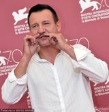 组图：《瓦文萨》发布会 演员搞怪逗乐全场