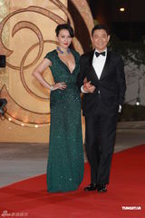 组图：刘德华刘嘉玲亮相2012年港姐总决选红毯