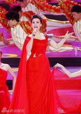 组图：谭晶献唱多台春节晚会 12年登上央视春晚