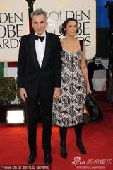 组图：丹尼尔-戴-刘易斯携妻子亮相秀恩爱