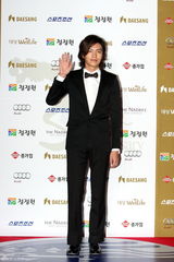 高清组图：青龙奖红毯女星争艳 河智苑孙艺珍成焦点