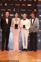 组图：张家辉Baby获最佳衣着 吐槽根本走不动路