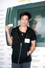 高清图：钟嘉欣打咏春笨手笨脚 陈柏宇不赞成拍床照