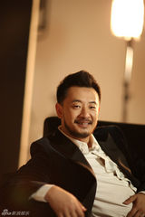 组图：黄海波最新杂志大片 慵懒诠释好男人