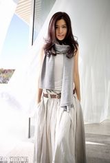 幻灯图集：名模王海珍最新大片 演绎围巾风情