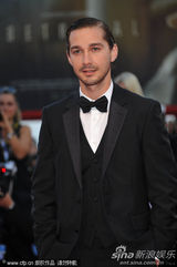 组图：罗伯特雷德福白衣潇洒 希亚-拉博夫黑装帅气