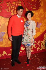 组图：马国明叹佘诗曼难追 二人互戴高帽逗趣