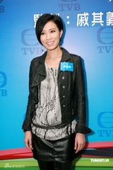 幻灯图集：陈豪新剧玩摇滚打泰拳 佘诗曼剪短发