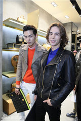 组图：任佑明(任言恺)李贤宰亮相活动碰撞奇妙火花