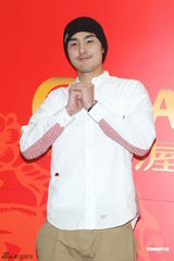 高清图：林志玲轻松面对春晚走光 自认表现过关