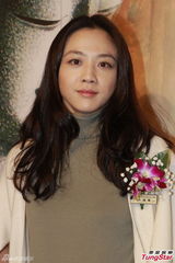 组图：汤唯香港支持父亲画展