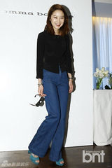 组图：EXO-Kf(x)孔孝珍等亮相某品牌纪念活动