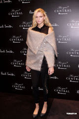 高清图：莫文蔚透露新MV演出浴戏 光头全裸自己做主