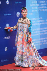 组图：华鼎奖红毯杨丽萍萨顶顶演绎最炫民族风