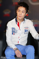 组图：李承铉海军休闲装大显型男气质