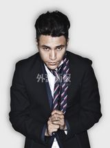 组图：陈坤登时尚杂志封面 告别偶像小生帅气俊朗