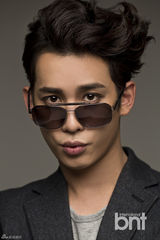 高清组图：韩星朴基雄拍写真 雕刻外貌精致帅气