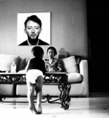 组图：黄觉与儿子亲昵大片 小爸爸本性显露无疑