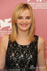 高清图：《一个女人》发布 导演吉亚塔携老公秀恩爱