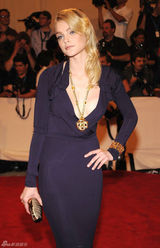 高清组图：纽约大都会庆典 杰西卡-史丹秀V领礼服