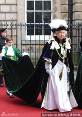 组图：威廉王子晋封王妃现身笑容甜美