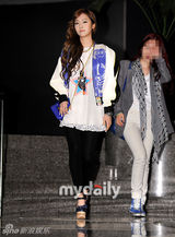 组图：严正花jessica等亮相服装品牌发布会