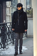 组图：杨金承冬日街拍出炉 身材修长气质出众