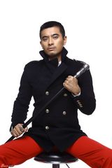 组图：陈龙军服时尚写真上演制服诱惑